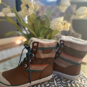 Brown keen colored detailed boots